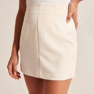 NWT - Abercrombie & Fitch - Tailored Mini Skirt - Cream - Size XS